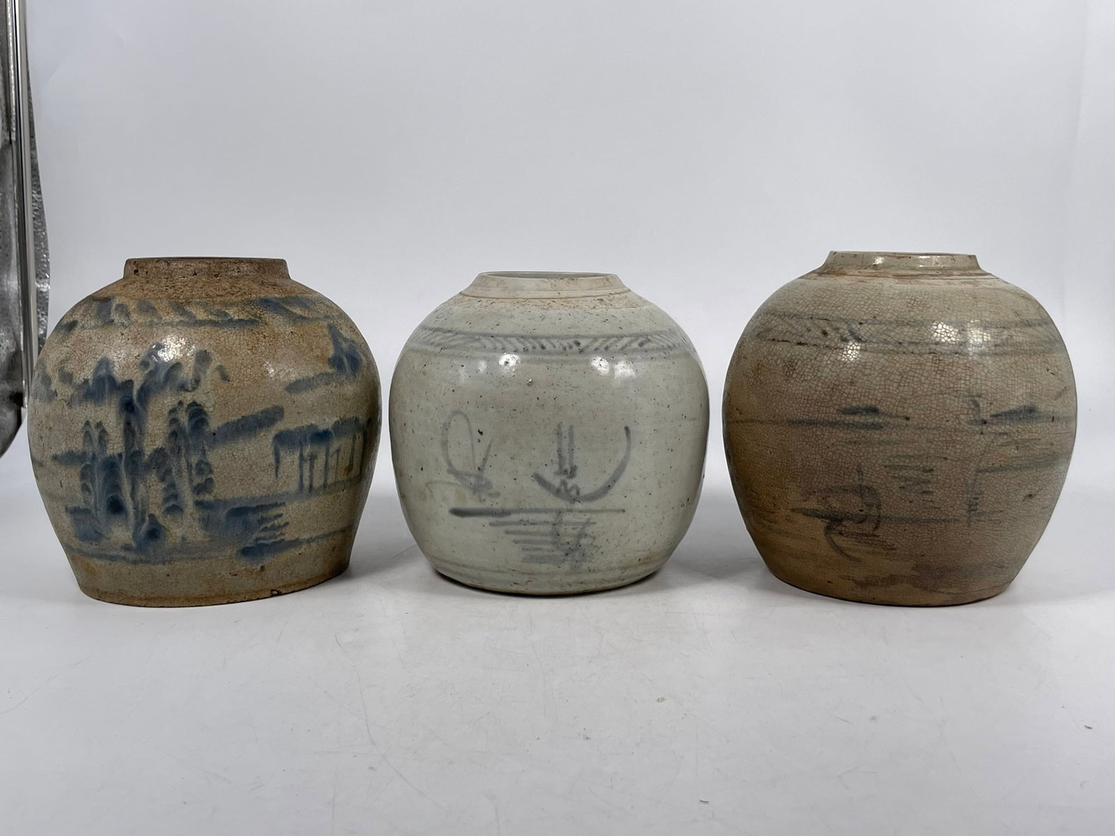 A Group of Three Chinese Blue and White Porcelain Jars, Ming/Qing Dynasty (1 of 20)