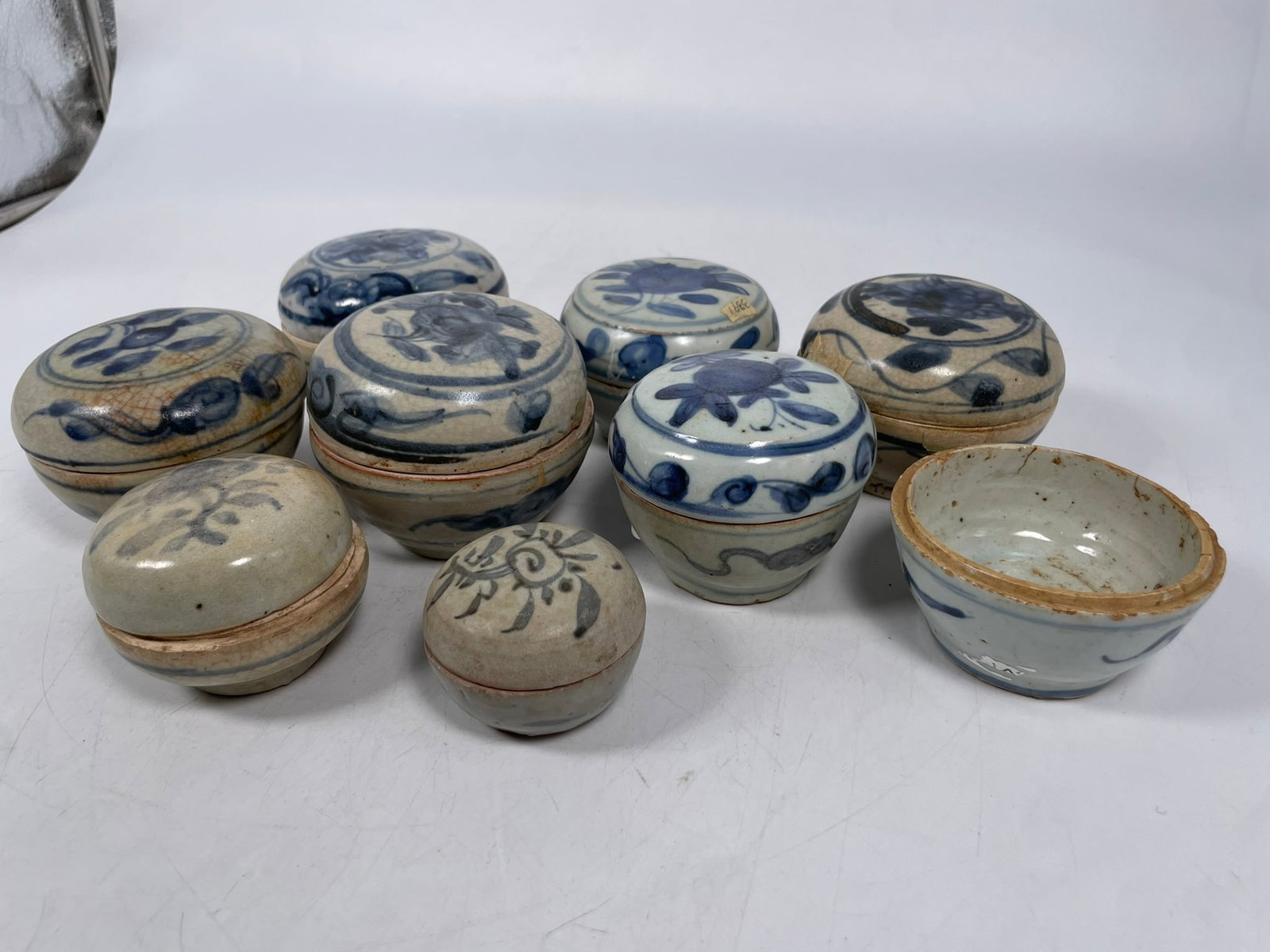 A Group of Eight Vietnamese/Annamese Blue and White Circular Boxes and Covers and a Box, Ming (1 of 15)