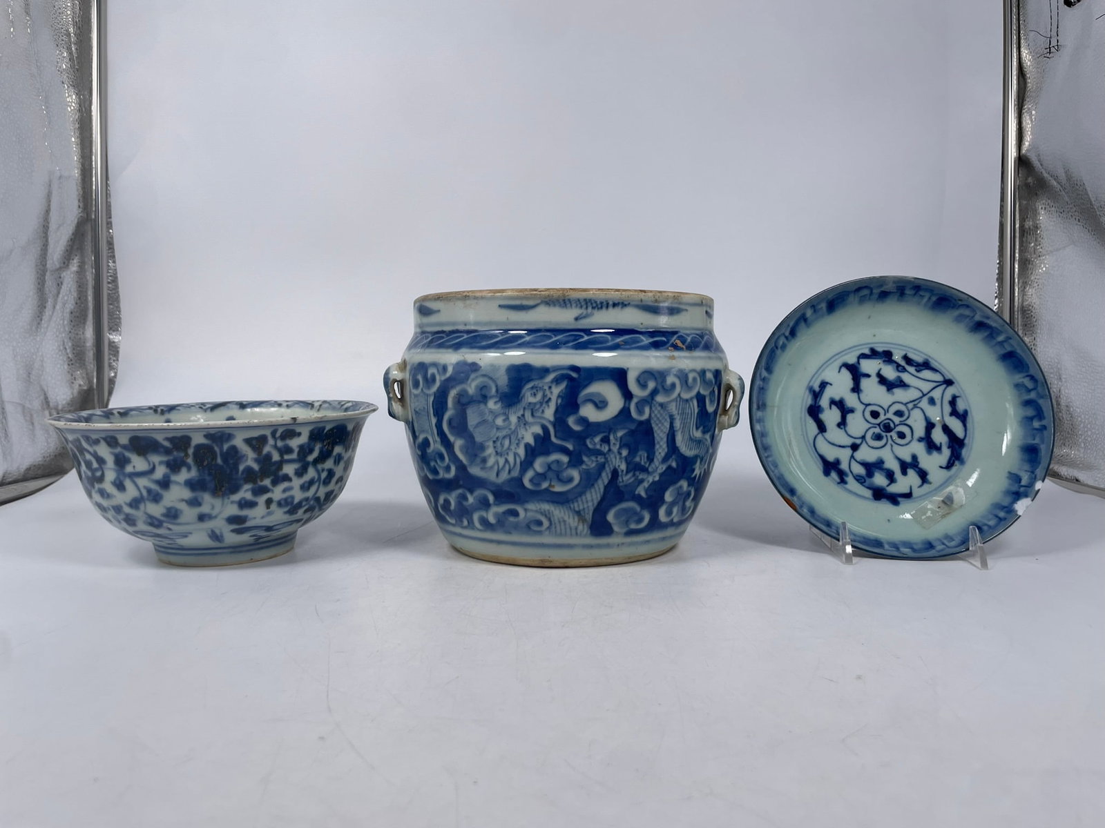 A Group of Three Chinese Blue and White Porcelain Ware, Ming Dynasty (1 of 20)