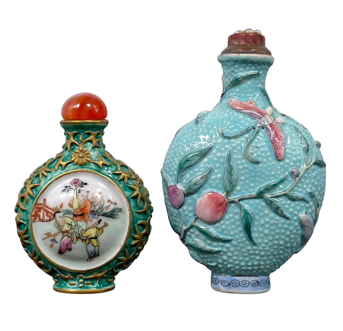 Two Chinese Porcelain Snuff Bottles (1 of 10)