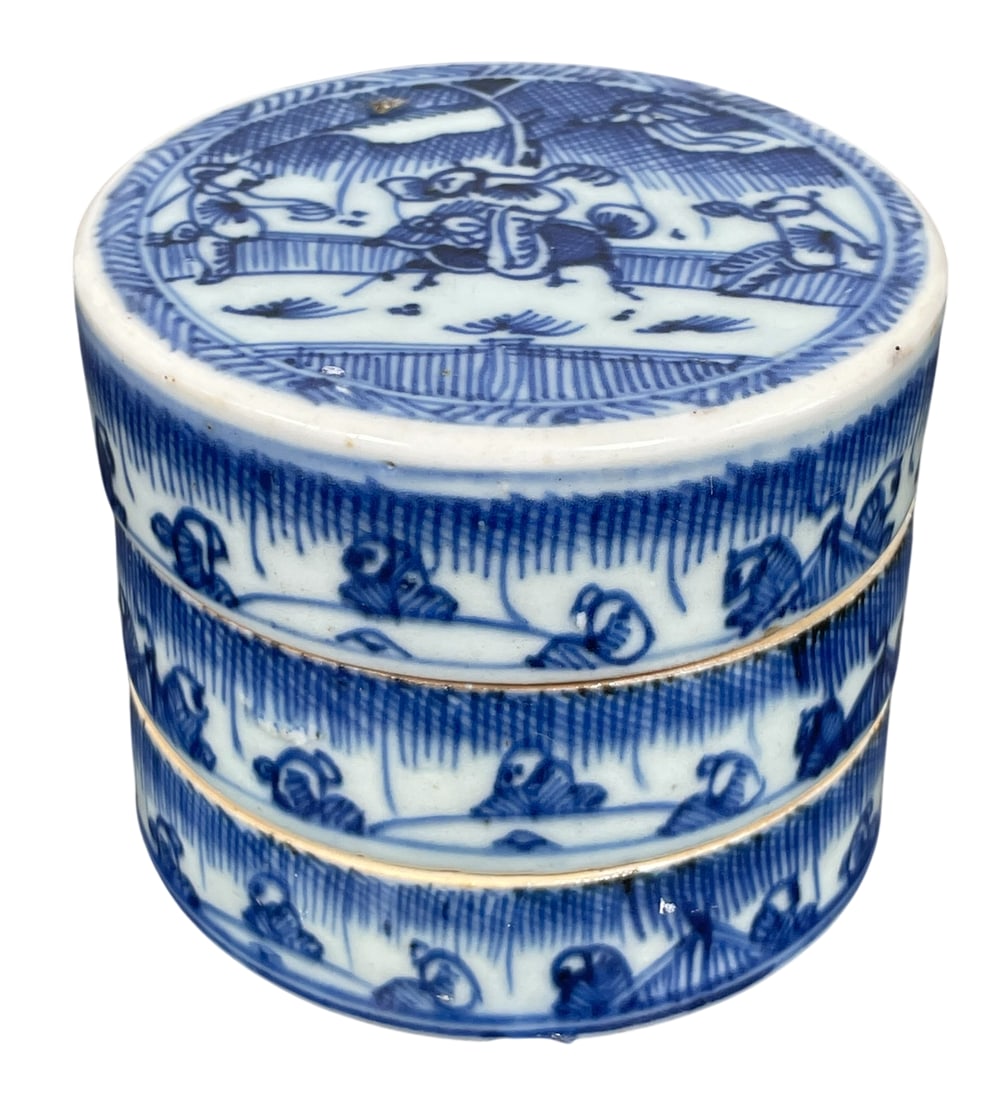 A Chinese Blue and White Two-Tiered Box and Cover (1 of 9)