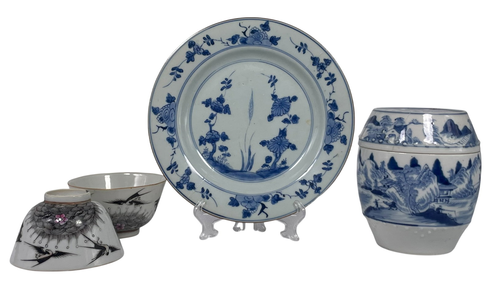 A Group of Four Chinese Porcelain Ware (1 of 20)