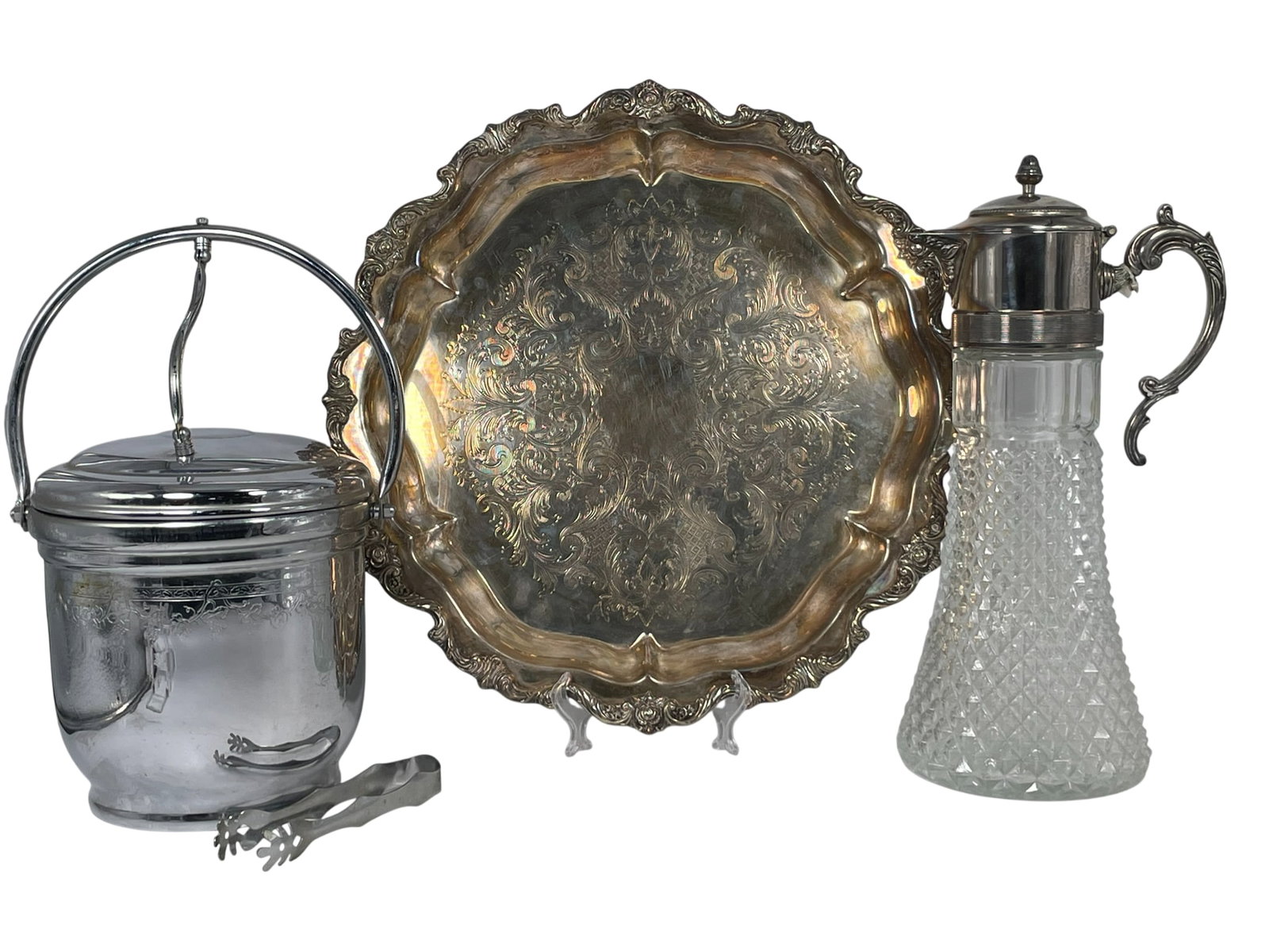 A Group of Three Vintage Serving Ware (1 of 20)