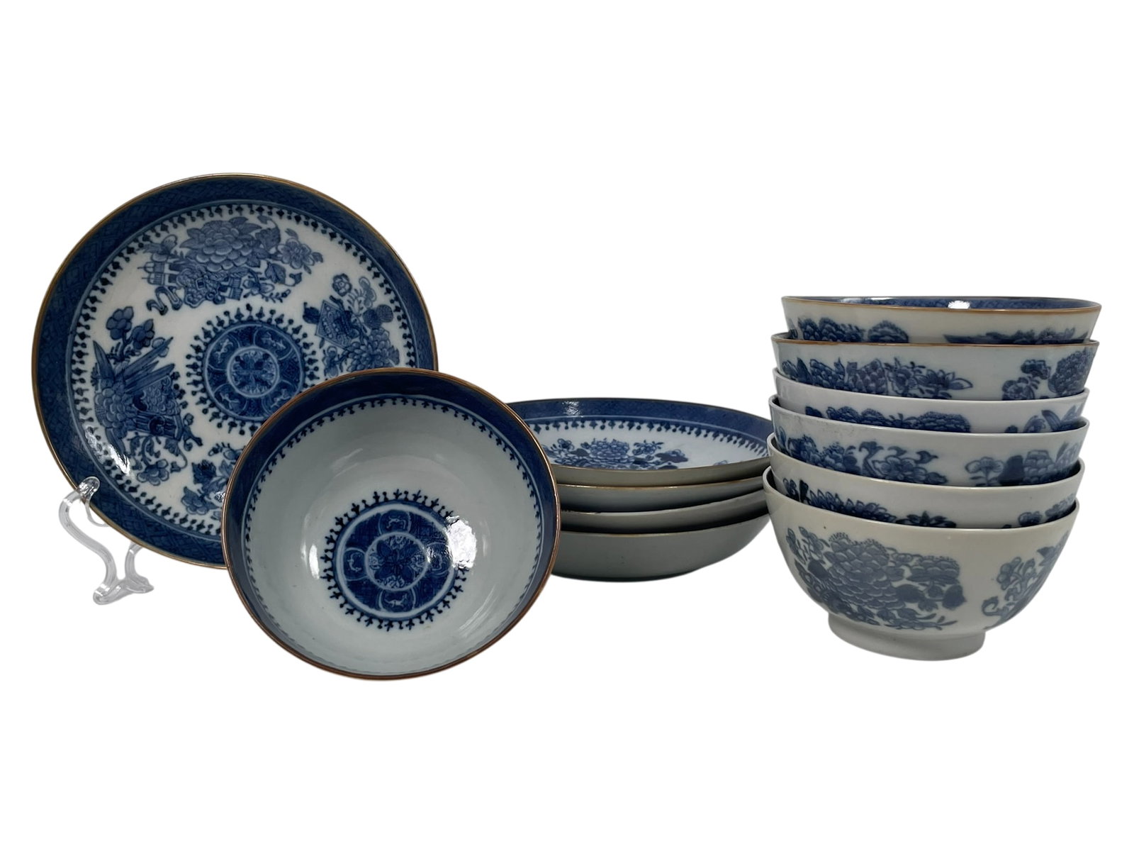 A Group of Twelve Chinese Porcelain Vessels: Comprising seven bowls, 2.1/2 in. high, 4.1/2 in. diam.; and five dishes, 6.1/4 in. diam.