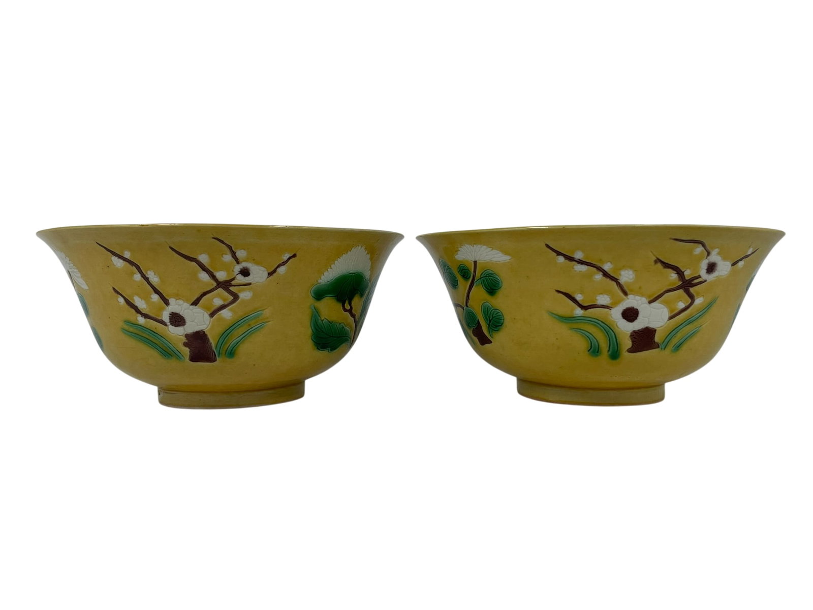 A Pair of Chinese Famille Verte Yellow-Glazed 'Flowers' Bowls (1 of 19)