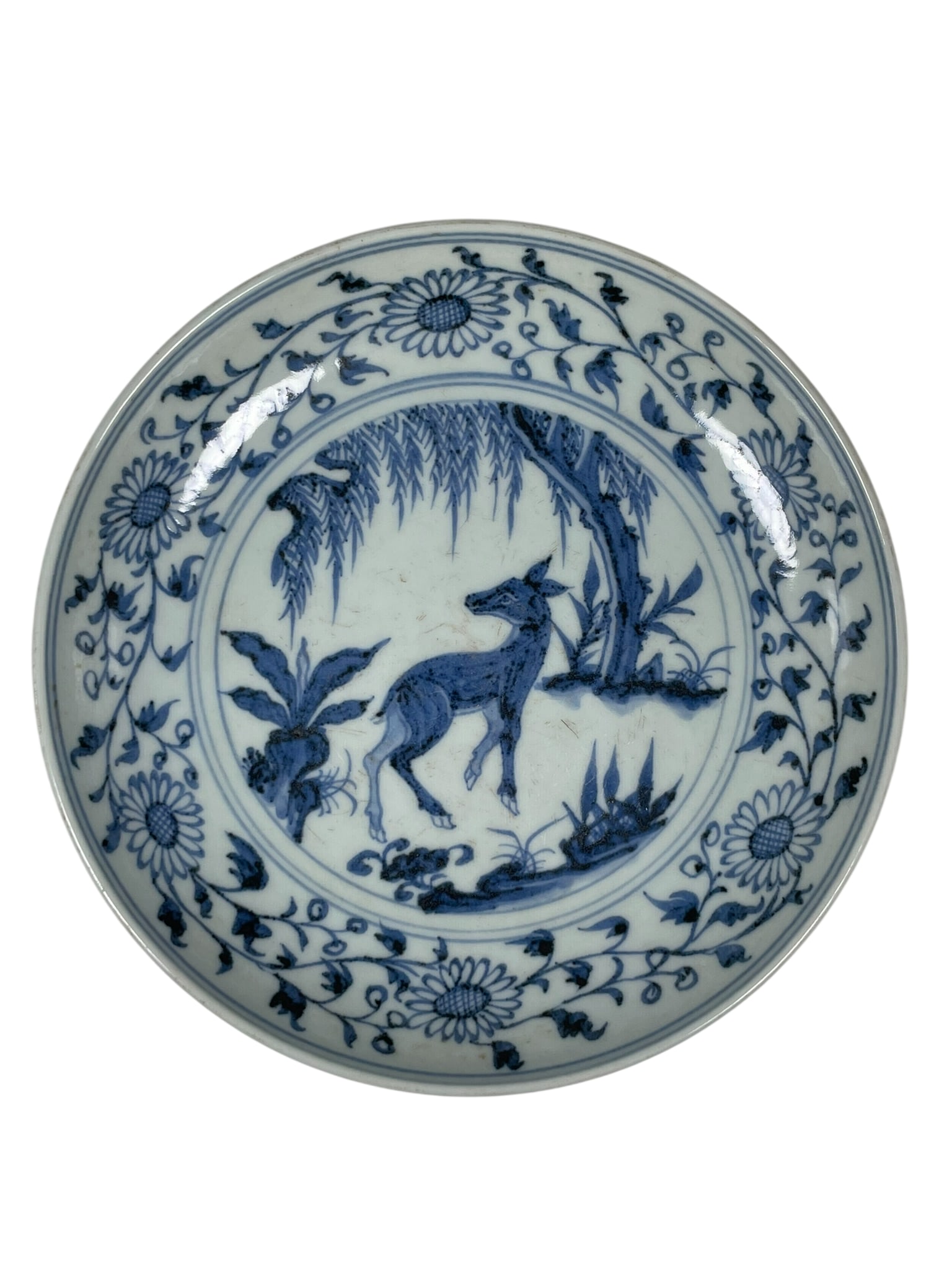 A Chinese Blue and White 'Deer' Porcelain Dish (1 of 9)