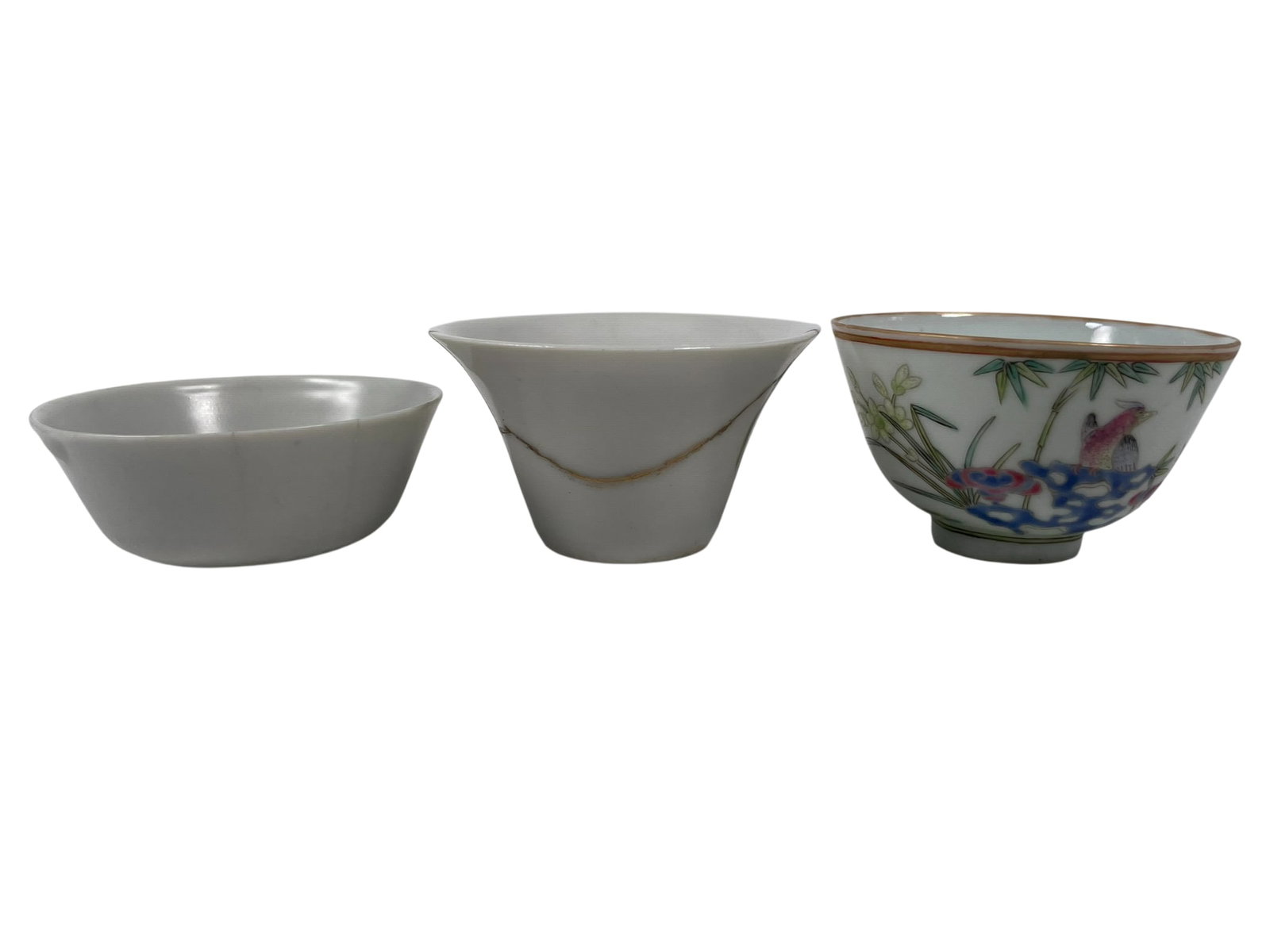 A Group of Three Chinese Small Porcelain Cups, Ming/Qing Dynasties (1 of 18)