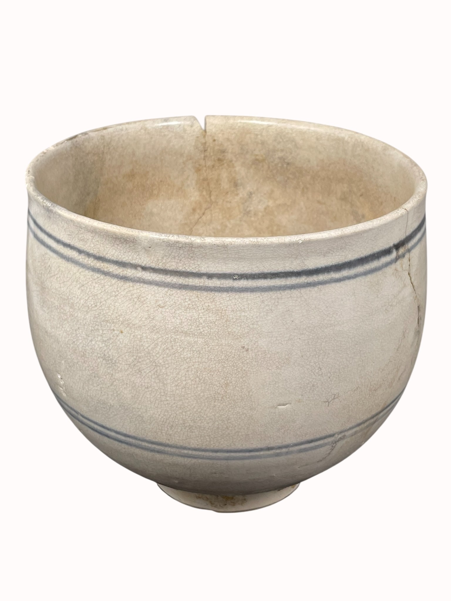 A Vietnamese Hoi An Hoard Underglaze-Blue-Decorated Pot: 6 in. high, 6.1/2 in. diam. A Private Collection of a Retiring University Professor.
