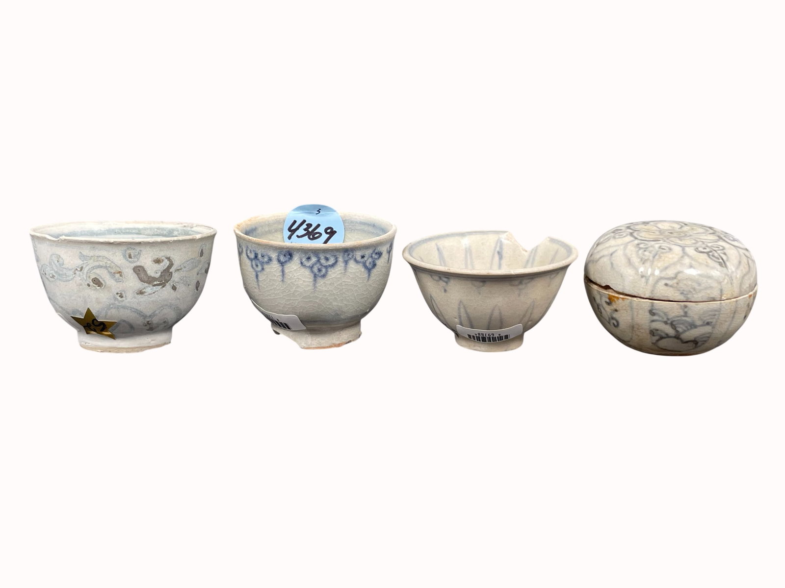 A Group of Four Vietnamese Blue and White Cups/Box: The largest measures 1.3/4 in. high, 2.1/2 in. diam. A Private Collection of a Retiring University Professor.