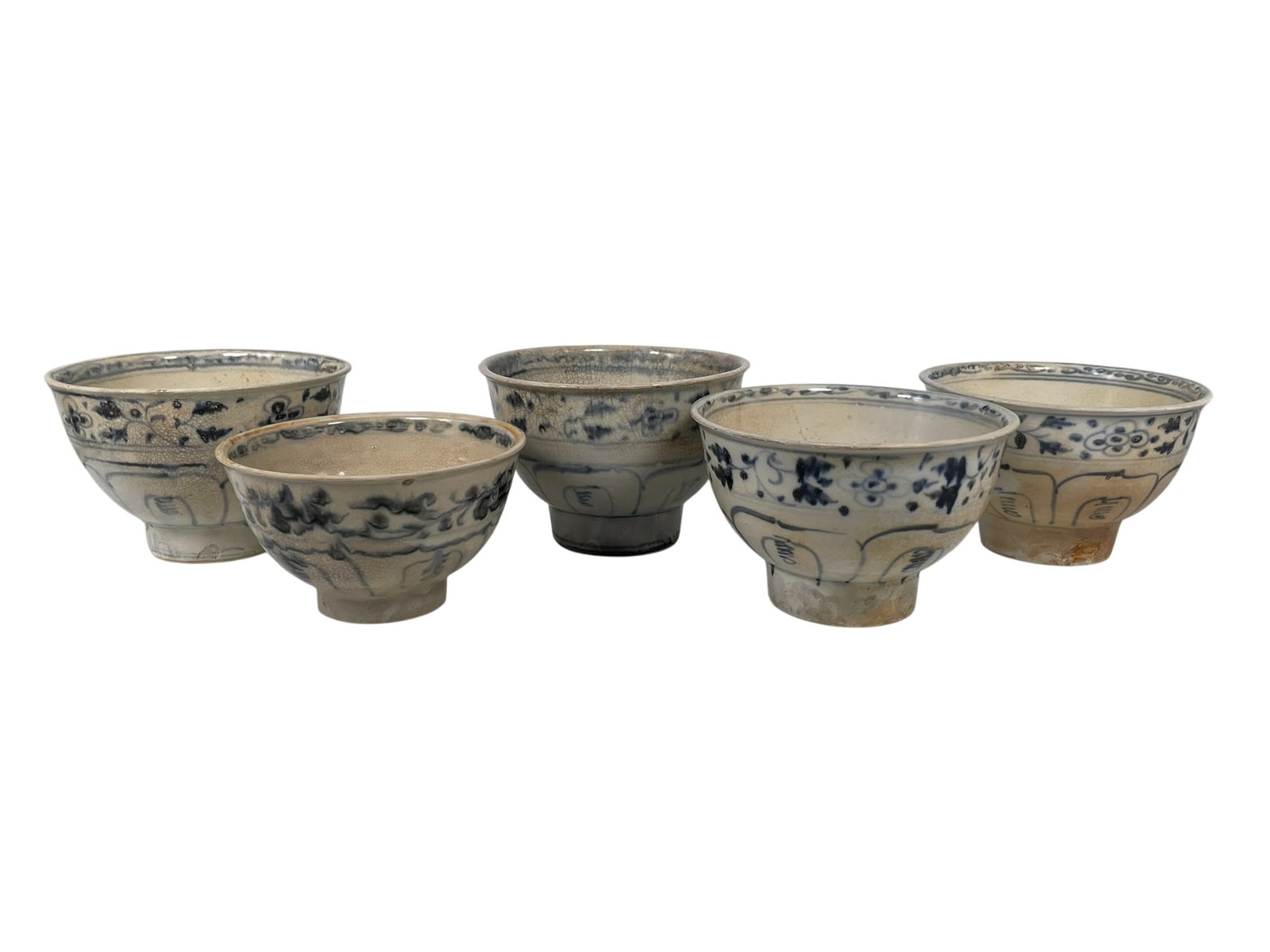 A Group of Five Vietnamese Blue and White Bowls: 4.1/4 in. high, 6.1/8 in. diam. for the largest one. The tallest measures A Private Collection of a Retiring University Professor.