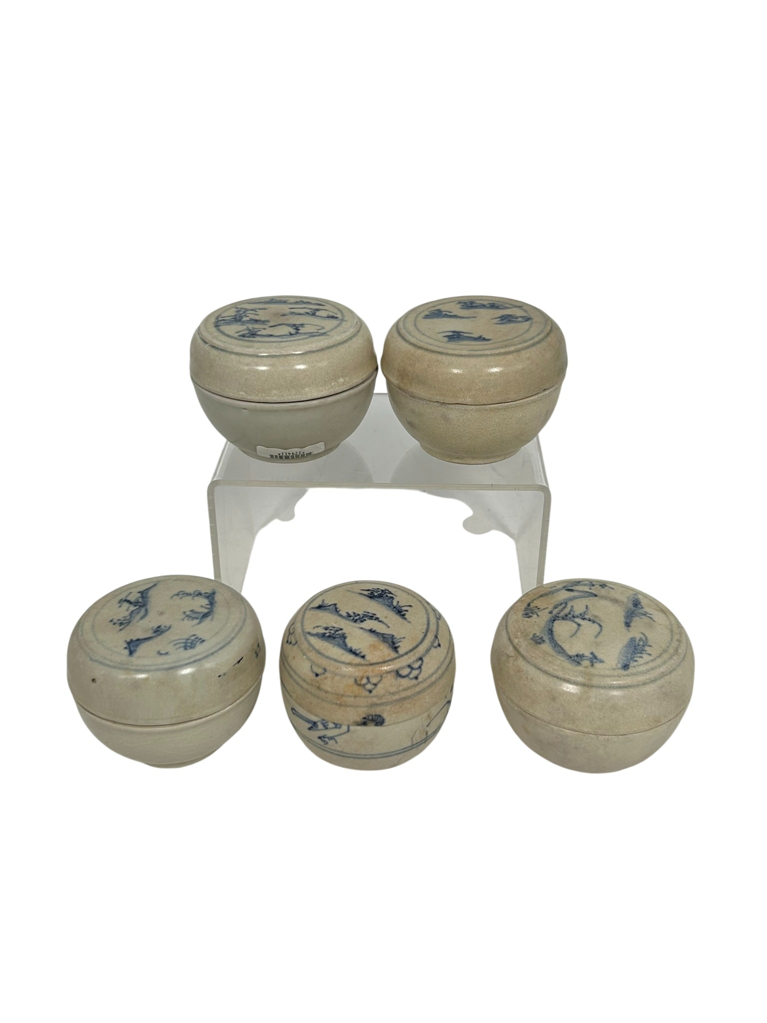 A Group of FIve Vietnamese Blue and White Circular Boxes and Covers (1 of 15)