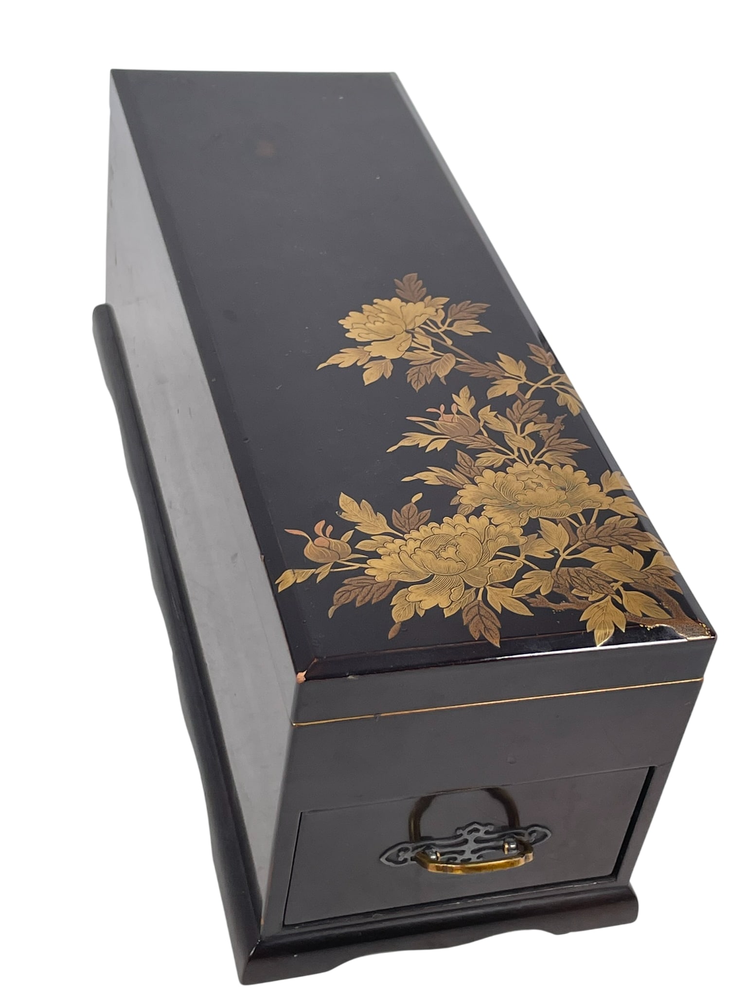 A Japanese Lacquer Writing Box, Suzuribako: 4.7/8 in. high, 13.1/4 in. wide, 4.3/4 in. deep.