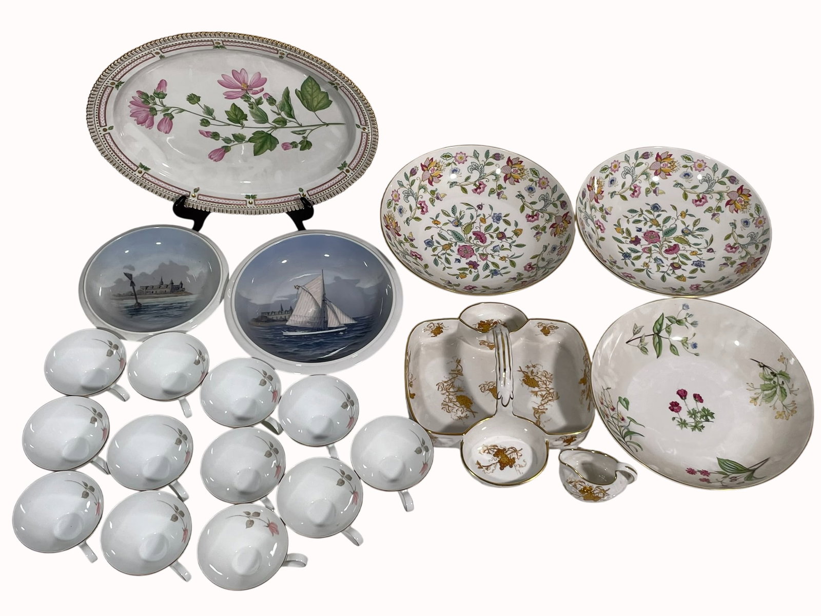 A Group of Twenty Porcelain Ware (1 of 18)
