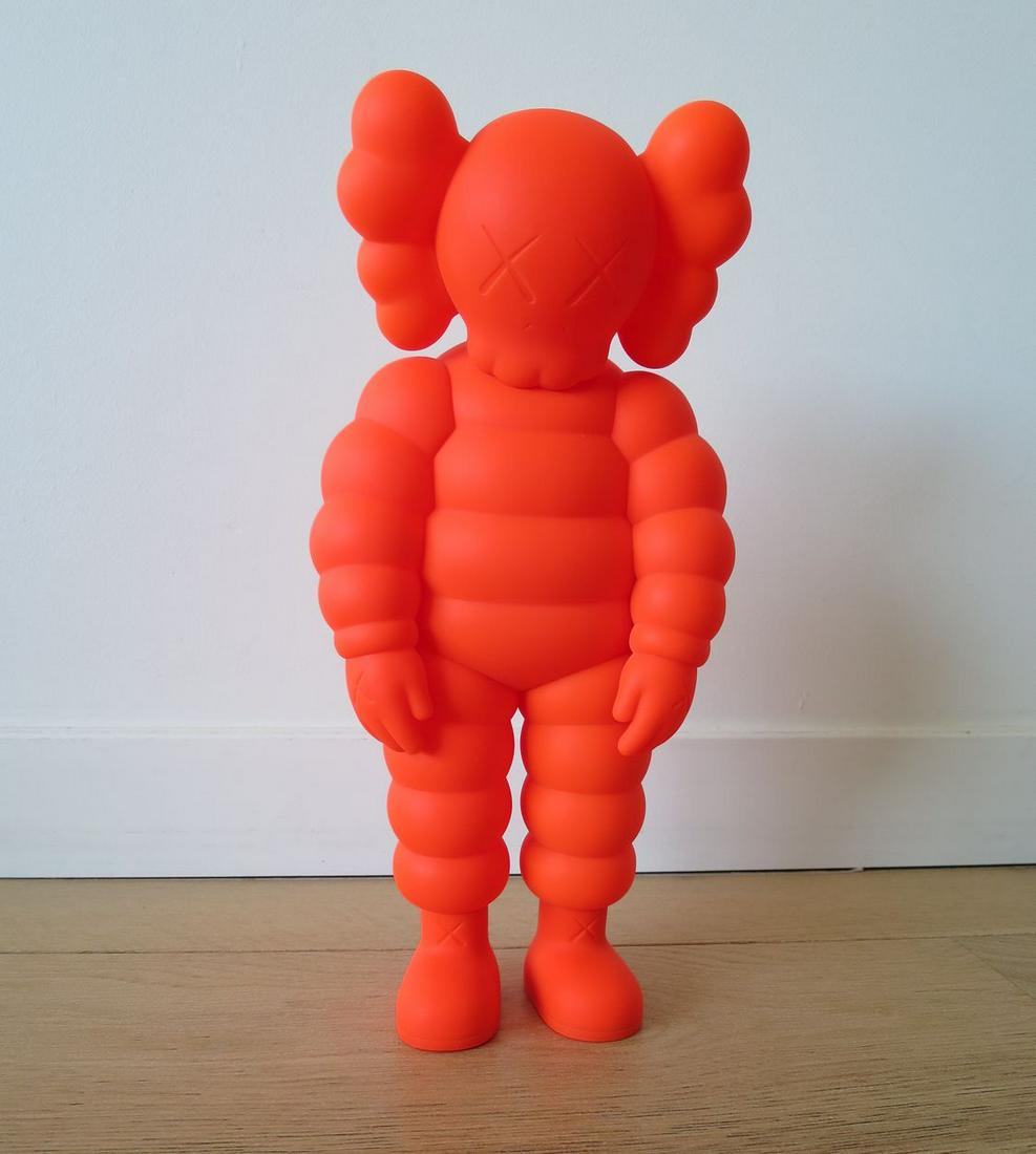 Kaws - Chum 2022 - Sculpture: Kaws Chum 2022 plastic sculpture Open Edition Size: 27.9cm / 11in In its original box Height: 27.9 cm / Width: 13 cm