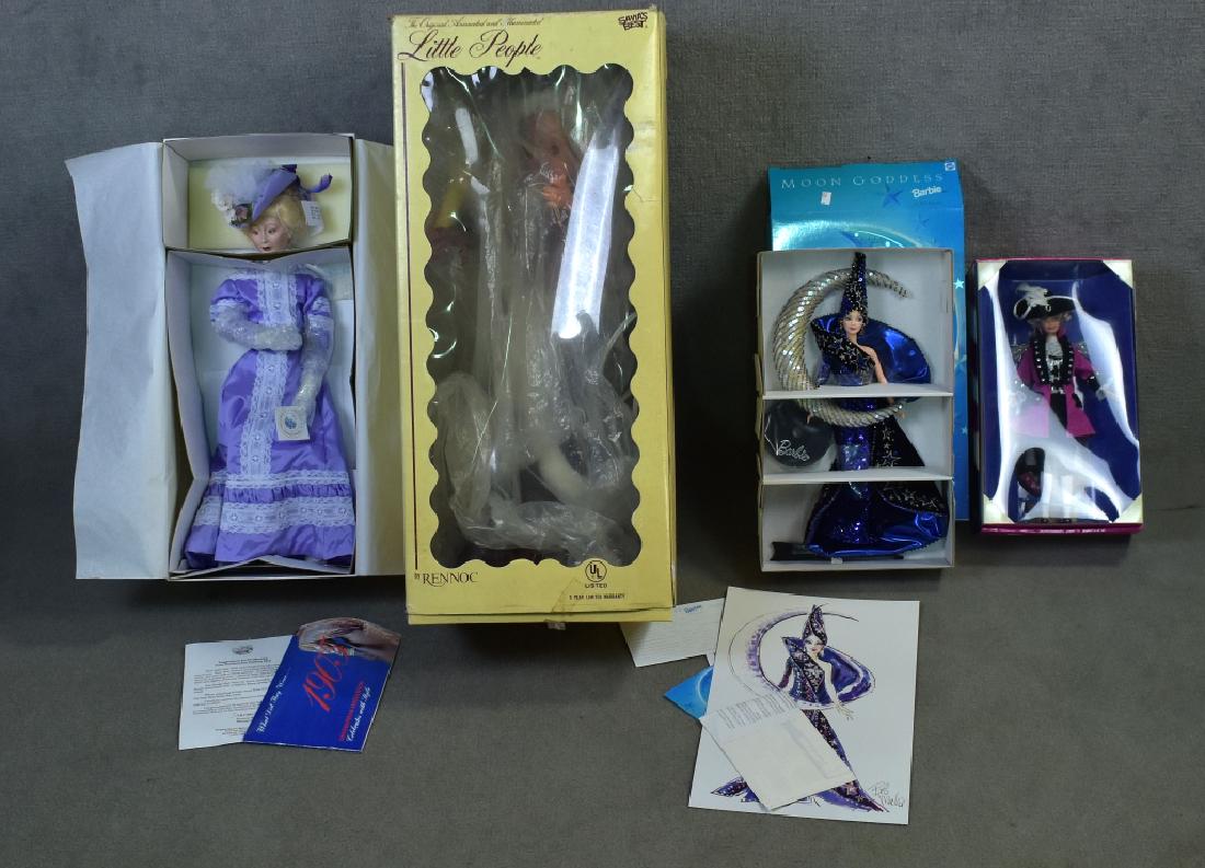 Smithsonian "A Promenade Gown of 1905": Smithsonian Institute Celebrates with Style"A Promenade Gown of 1905" . MIB. With certificates, box has some wear. Also Little People by Rennec. Two Barbies including Moon Goddess and George Washingto