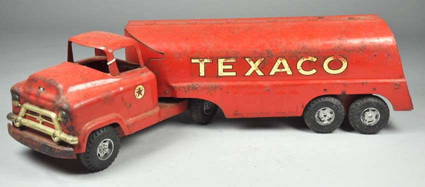 Buddy L Texaco Tanker Truck: Buddy L Texaco Tanker Truck Decals show moderate wear and crazing. Moderate wear and rust. 6"" x 24"" x 5 1/2"".