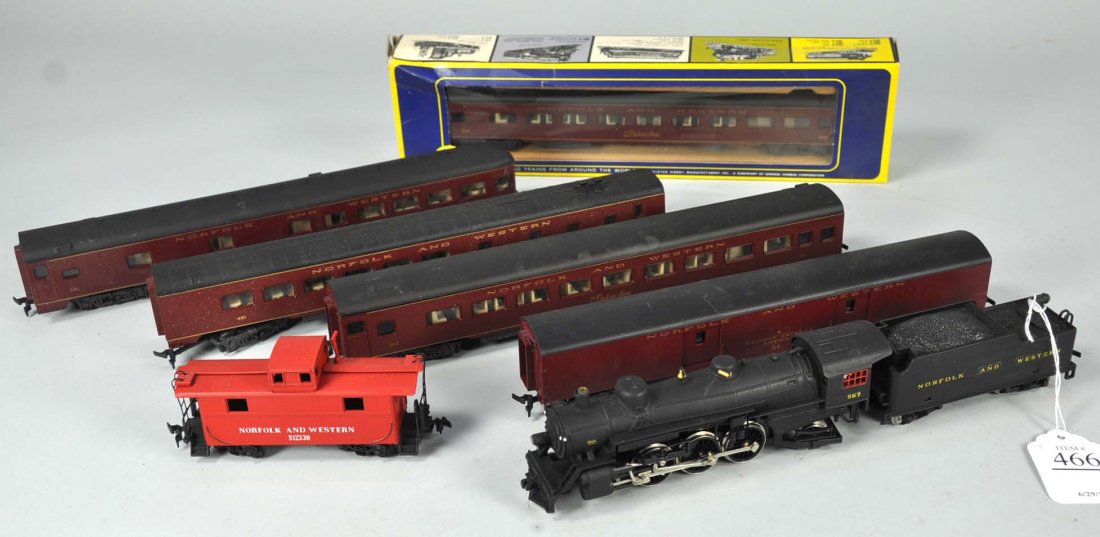 Norfolk & Western HO Scale Train: 4-6-2 engine #567 and tender made in Yugoslavia. Four passenger coaches: 501, 502, 581, and 491. And caboose 512330. All in excellent condition.