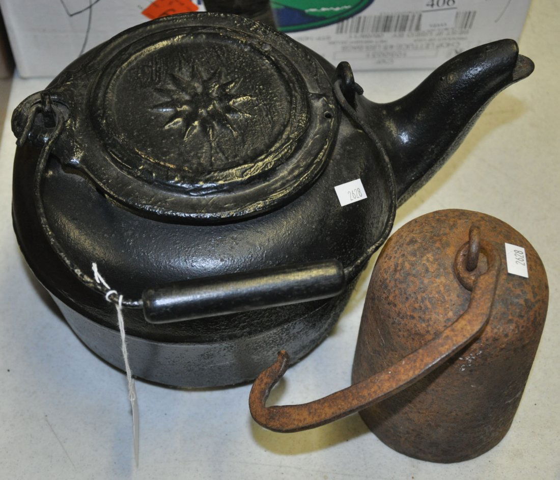 Cast Iron Kettle and Gate Weight: Cast Iron Kettle and Gate Weight