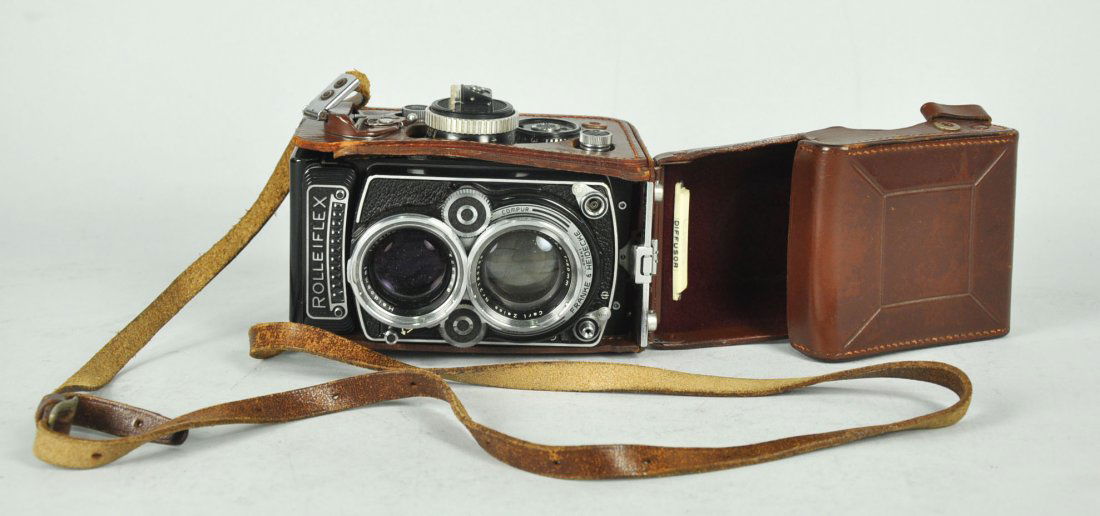 Rolleiflex 2.8 Camera: 2408551. Includes Zeiss Planar lens Nr3189298.