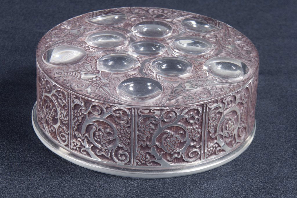 Lalique "Roger" Powder Box (1 of 2)