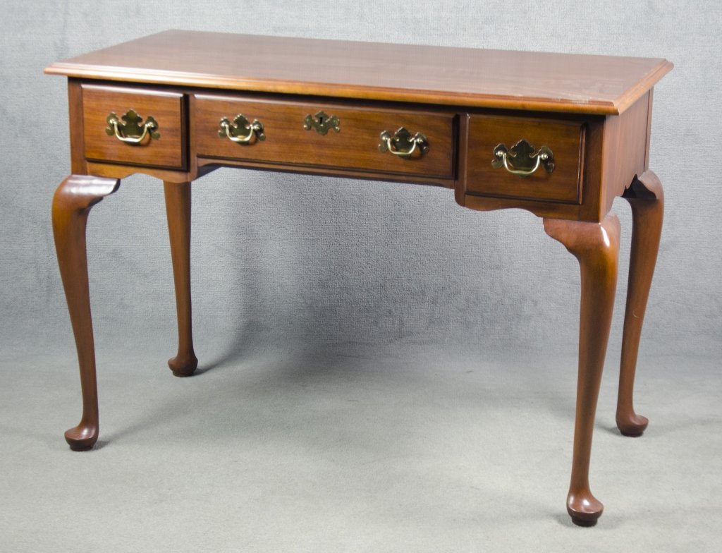 Henkel Harris Cherry Writing Desk (1 of 2)