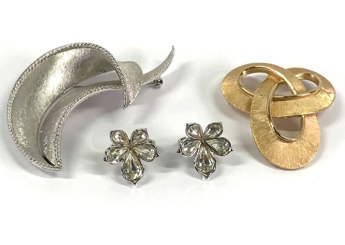 Vintage Crown Trifari Earrings & 2 Brooches (1 of 17)