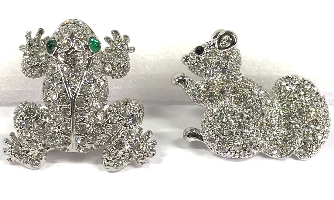 Vintage Rhinestones Silvertone Squirrel & Frog Pin Brooches: Vintage color eyes clear rhinestones, silvertone metal squirrel & frog pin brooches. Unmarked. For measures please refer to the picture taken with a measure tape. Weight: 16 grams all. This is a NO RE