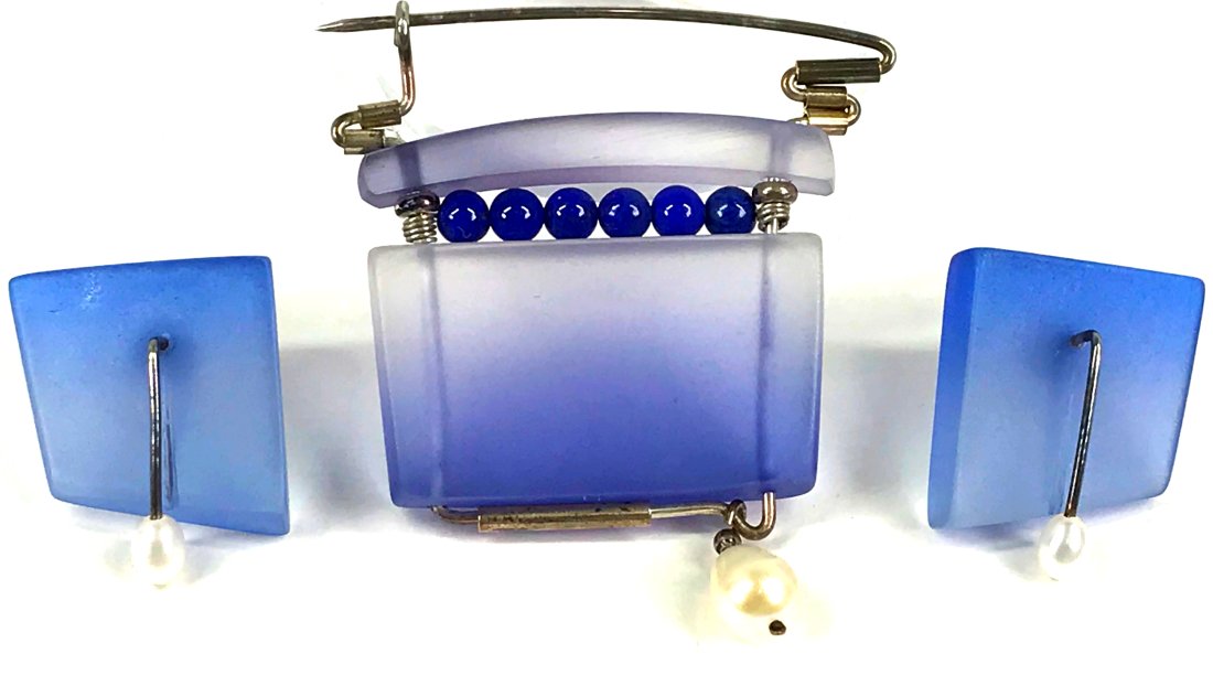 Vintage Artsy Givre Plastic Pendant & Earrings: Vintage artsy bluish givre plastic blue rounded glass beads and baroque pearl silvertone metal pin brooch and stud earrings. Unmarked For measures please refer to the picture taken with a measure tape