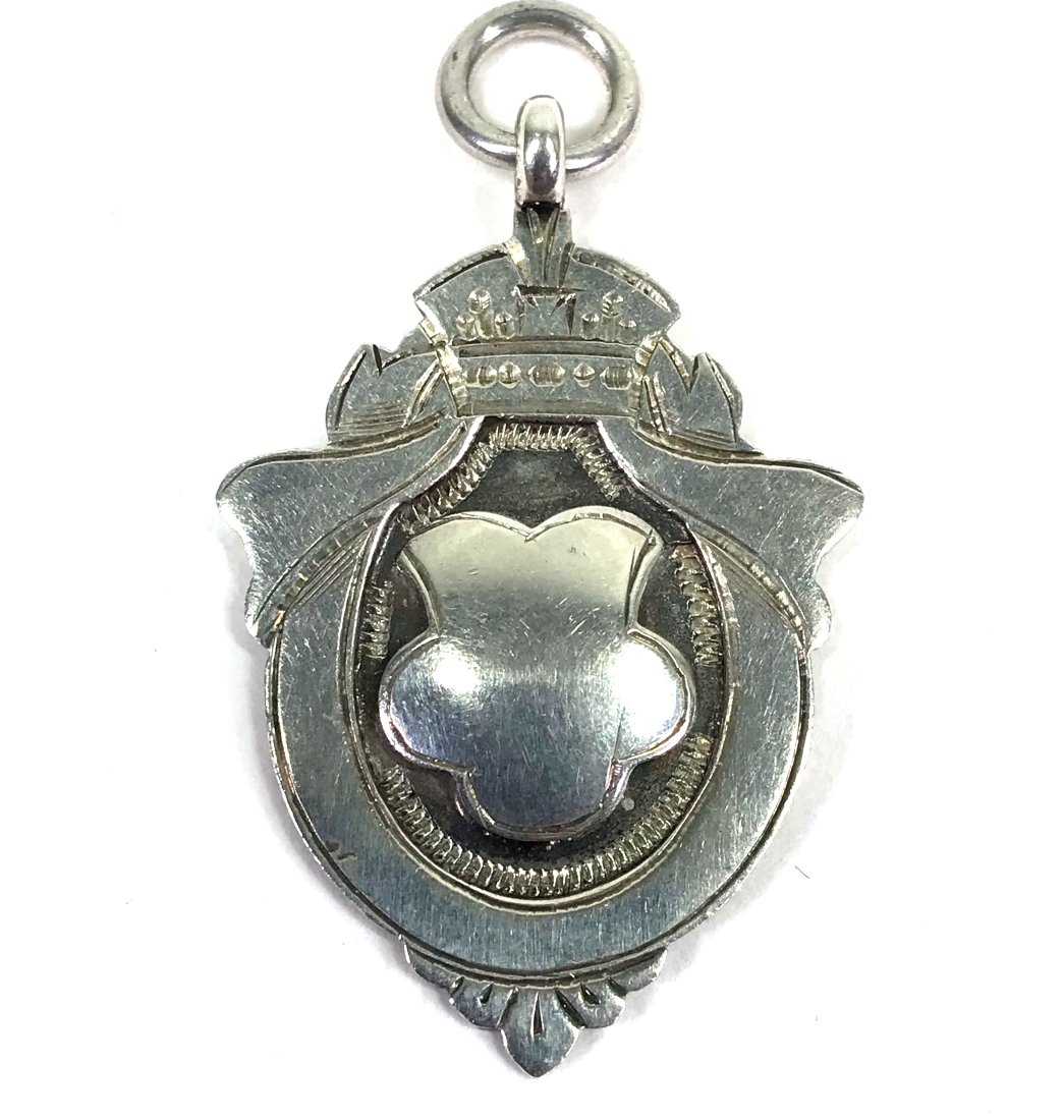 1940 James Fenton Birmingham Sterling Shield Fob: 1940 James Fenton & Co Birmingham sterling silver blank monogram space shield shaped fob. Fully marked on the back. For measures please refer to the picture taken with a measure tape. Weight: 4.17 Gra