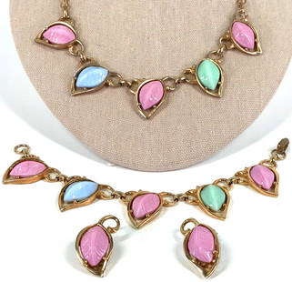 Vintage Czech Glass Leaves Necklace Bracelet Earrings Set: Vintage Czech molded color glass leaves beads gold tone metal collar necklace, bracelet and earrings set. Unmarked.For measures please refer to the picture taken with a measure tape. Weight : 85 Grams