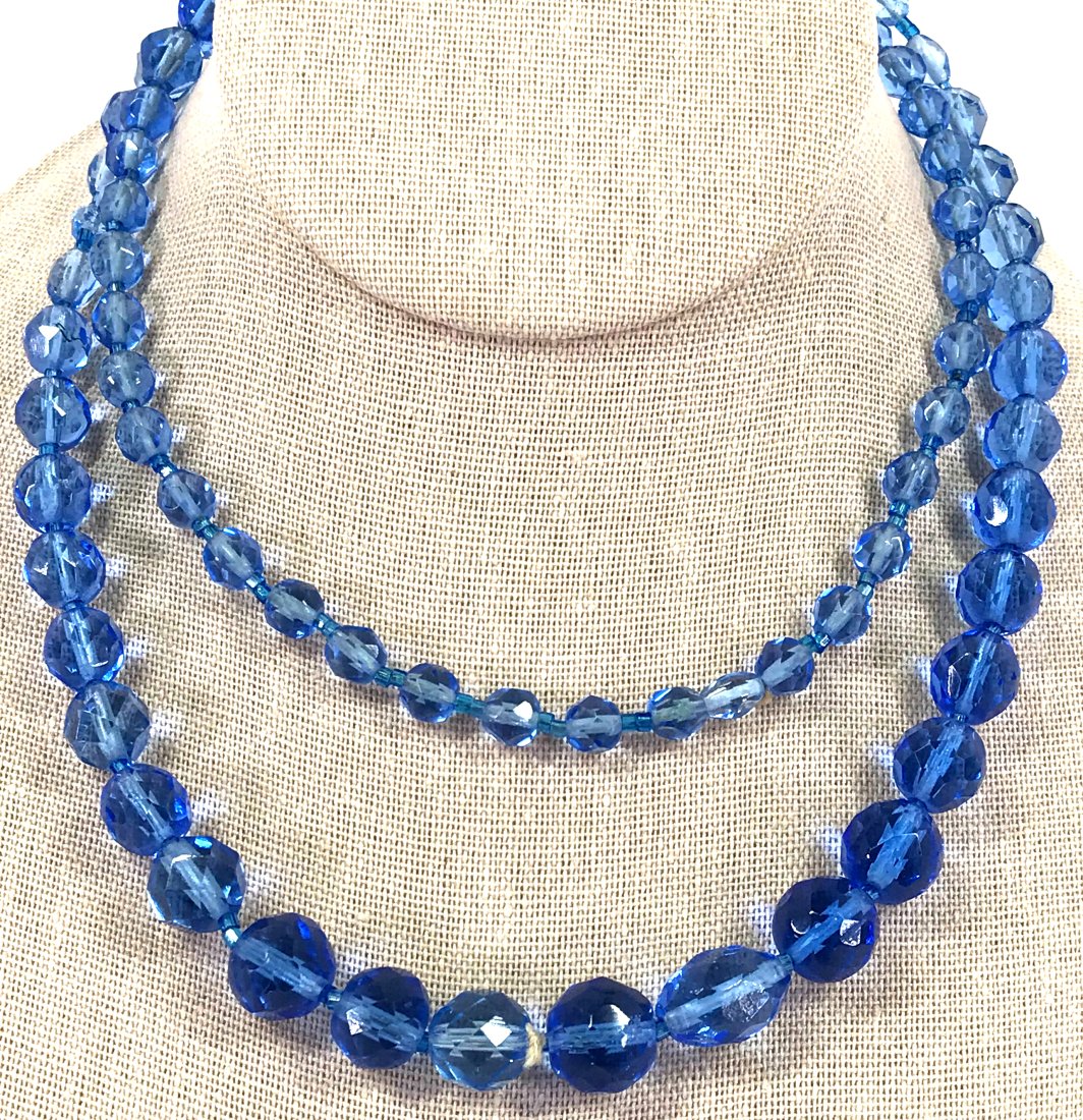 Antique Art Deco Flapper Blue Glass Necklace.: Antique art deco flapper faceted blue glass necklace.It has no clasp. It measures 31 inches long end to end. For measures please refer to the picture taken with a measure tape. Weight: 78 Grams. This 