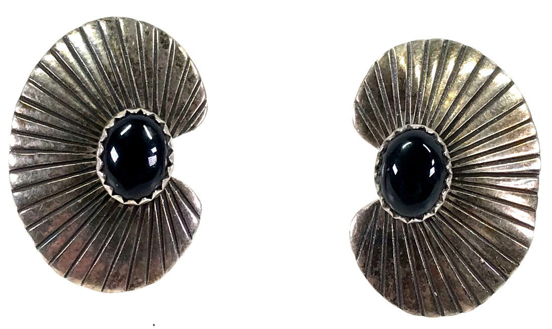 Vintage Bernice Bonney Navajo Sterling Earrings: Vintage Native American Black Cab Bernice Bonney Navajo Sterling Stud Earrings. Marked BB Navajo Sterling. For measures please refer to the picture taken with a measure tape. Weight: 4.32 Grams. This