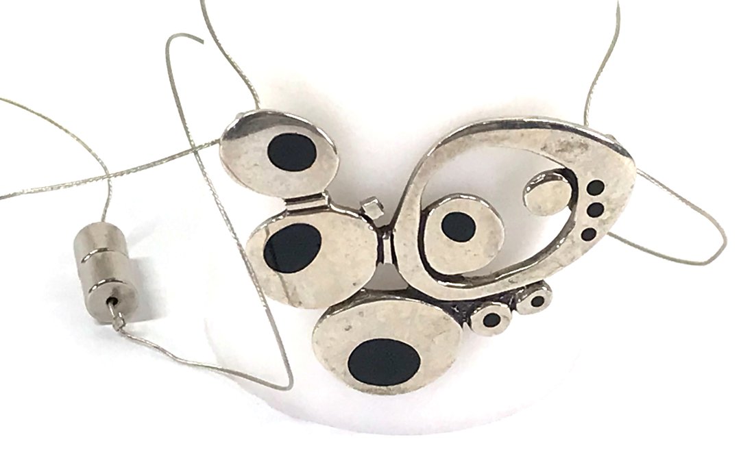 Vintage Modernist Artsy Black Enamel Sterling Necklace: Vintage Modernist Artsy Black Enamel Sterling Silver Medallion Cable Strap Necklace. Magnetic clasp. Unmarked. For measures please refer to the picture taken with a measure tape. Strap measures 17 1/4