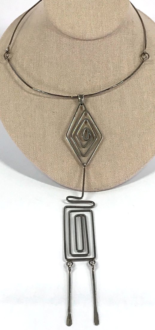 Vintage MCM Mexico Taxco Eagle 3 Choker Necklace with Dangle: Vintage MCM Mexico Taxco Eagle 3 Choker Necklace with large Dangle Marked Mexico Taxco 925 Eagle 3 . For measures please refer to the pictures taken with a measuring tape. Weight: 23.51 Grams. This is