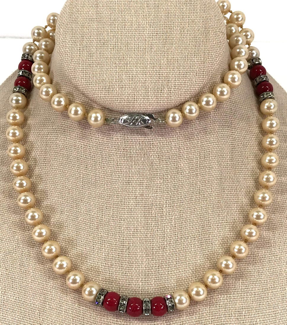 Vintage 80s Color Glass Faux Pearls Flapper Style Necklace. (1 of 12)