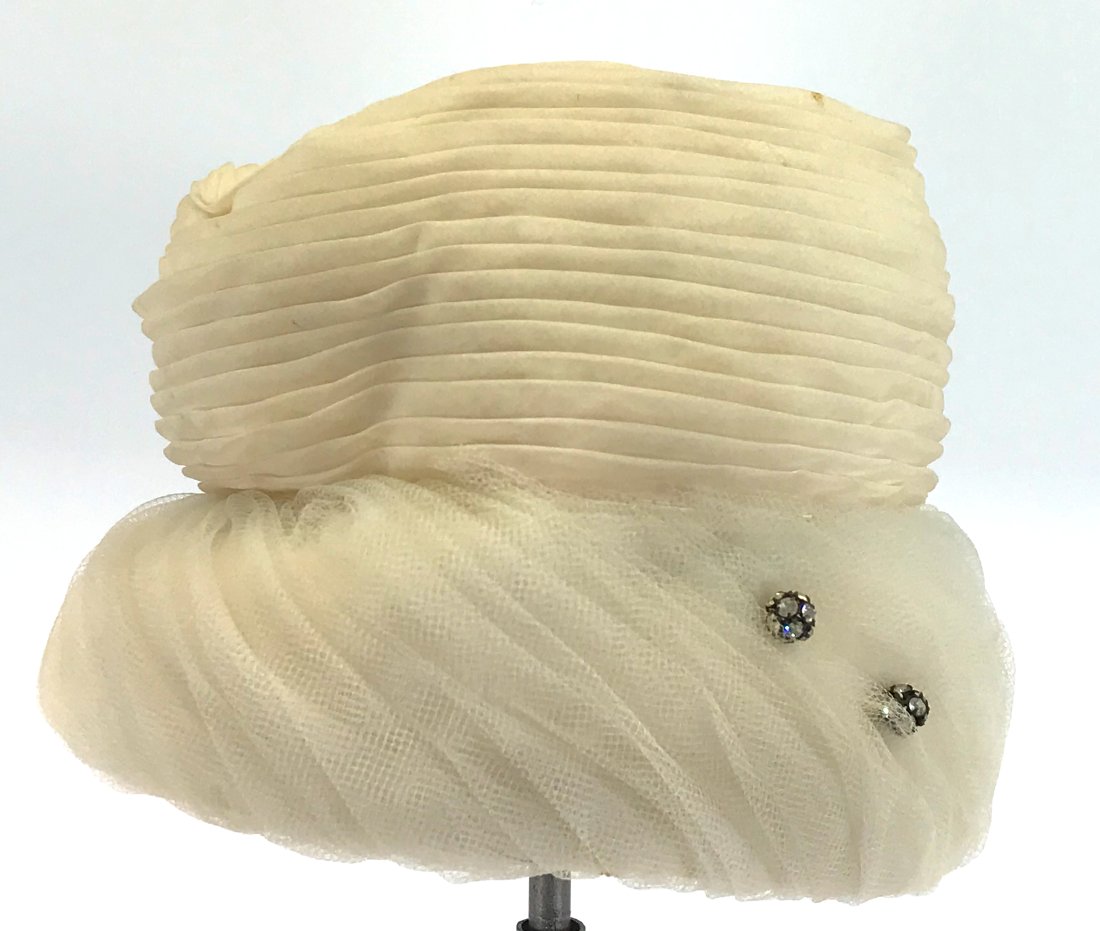 Vintage Juli Kay Pleated flower top tulle Jeweled Hat: Vintage Juli Kay Pleated flower top tulle Jeweled Hat. Clear Rhinestones Metal Ball Beads. It measures around 21 inches of interior circumference. Label. This is a NO RESERVE AUCTION: there are no hid