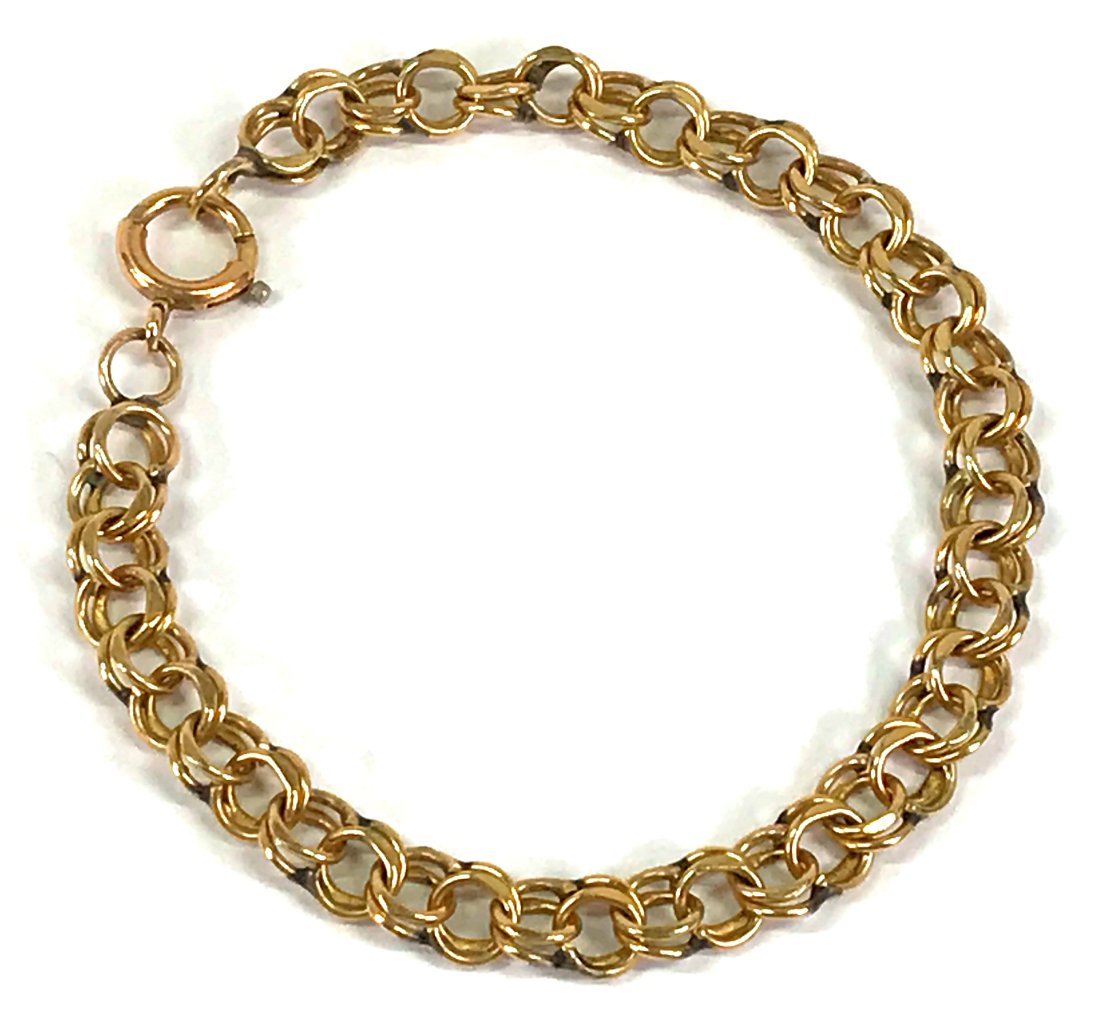 Vintage 12K Gold Filled Charm”s Chain Bracelet .: Vintage 12K Gold Filled Charm”s Chain Bracelet. Marked 1/20 12KT G.F. For measures please refer to the picture taken with a measuring tape. Weight: 8 Grams. For measures please refer to the pict
