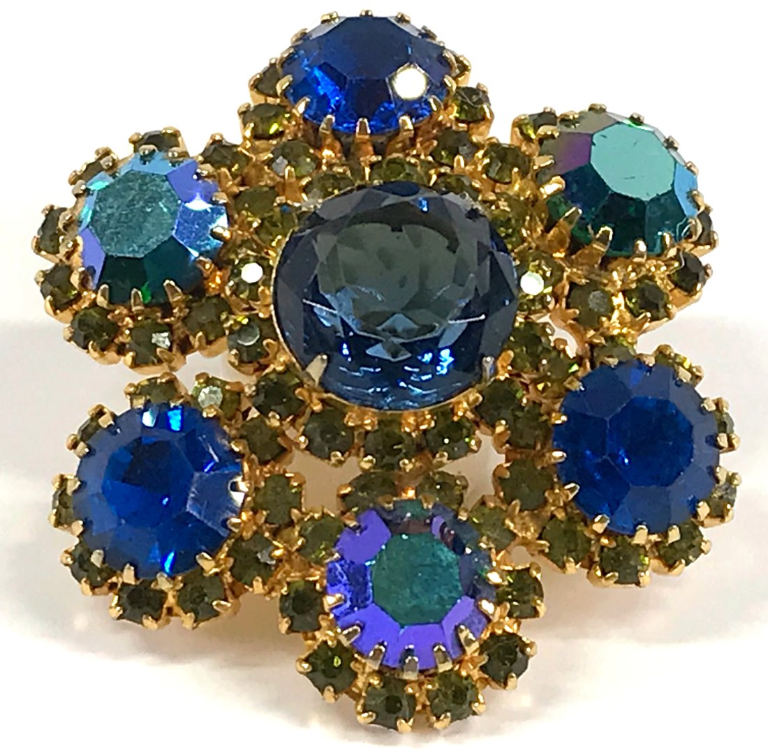 Vintage AB bluish & greenish crystals flower brooch: Vintage AB bluish & greenish crystals golden metal flower pin brooch. Unmarked. For measures please refer to the picture taken with a measuring tape. Weight: 26 Grams. This is a NO RESERVE AUCTION: th