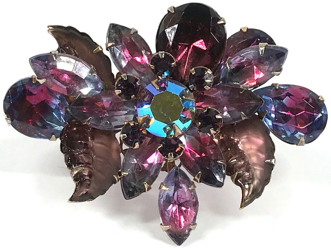 Vintage Judy Lee AB crystals & molded leaves brooch. (1 of 9)