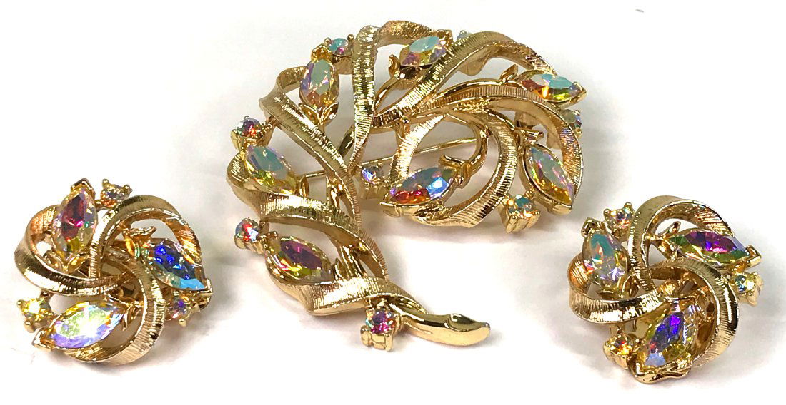 Vintage Lisner AB crystals feather brooch & clip earrings set. (1 of 13)