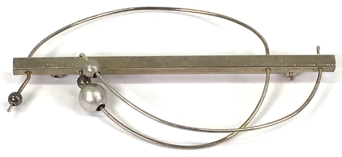 Vintage artsy space age kinetic sliding beads pin brooch: Vintage modernist artsy space age kinetic sliding beads silvertone metal pin brooch. Unmarked. For measures please refer to the picture taken with a measuring tape. Weight: 22 Grams. This is a NO RESE