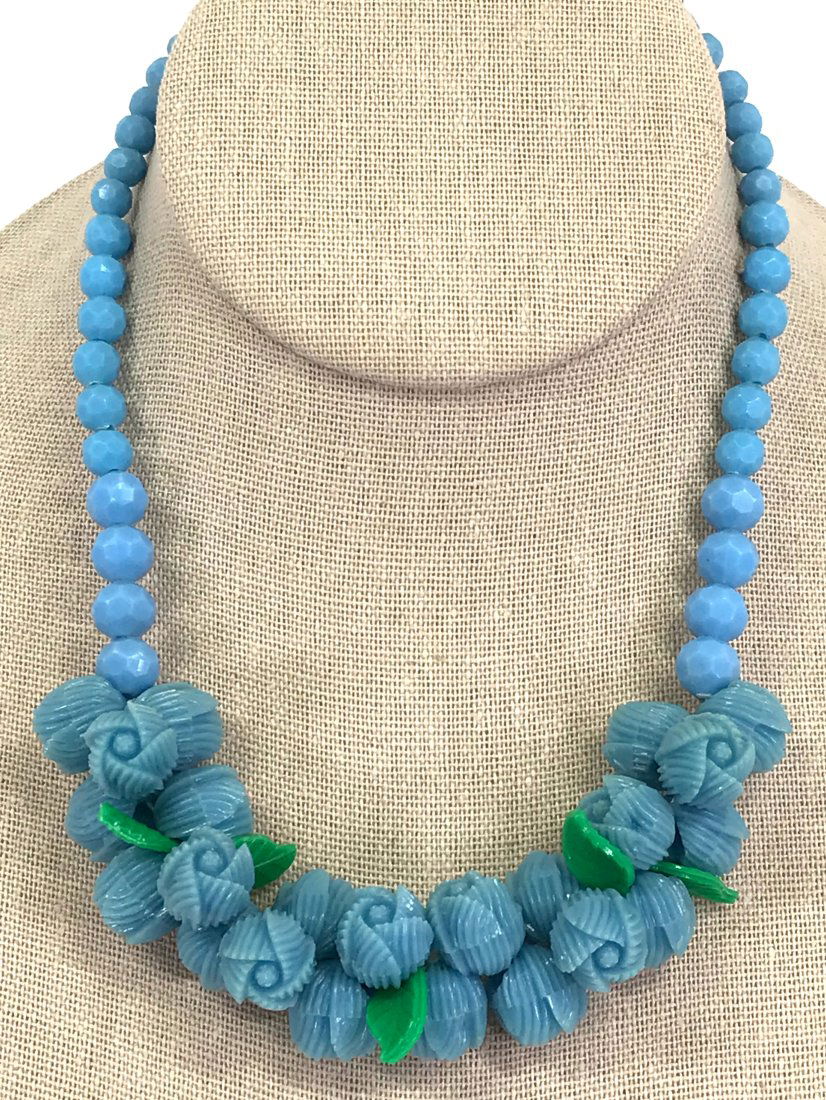 Vintage Carmen Miranda thermoplastic sky blue flowers & leaves necklace. (1 of 11)