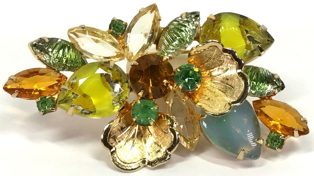 Vintage Juliana color crystals flowers & leaves pin brooch. (1 of 9)
