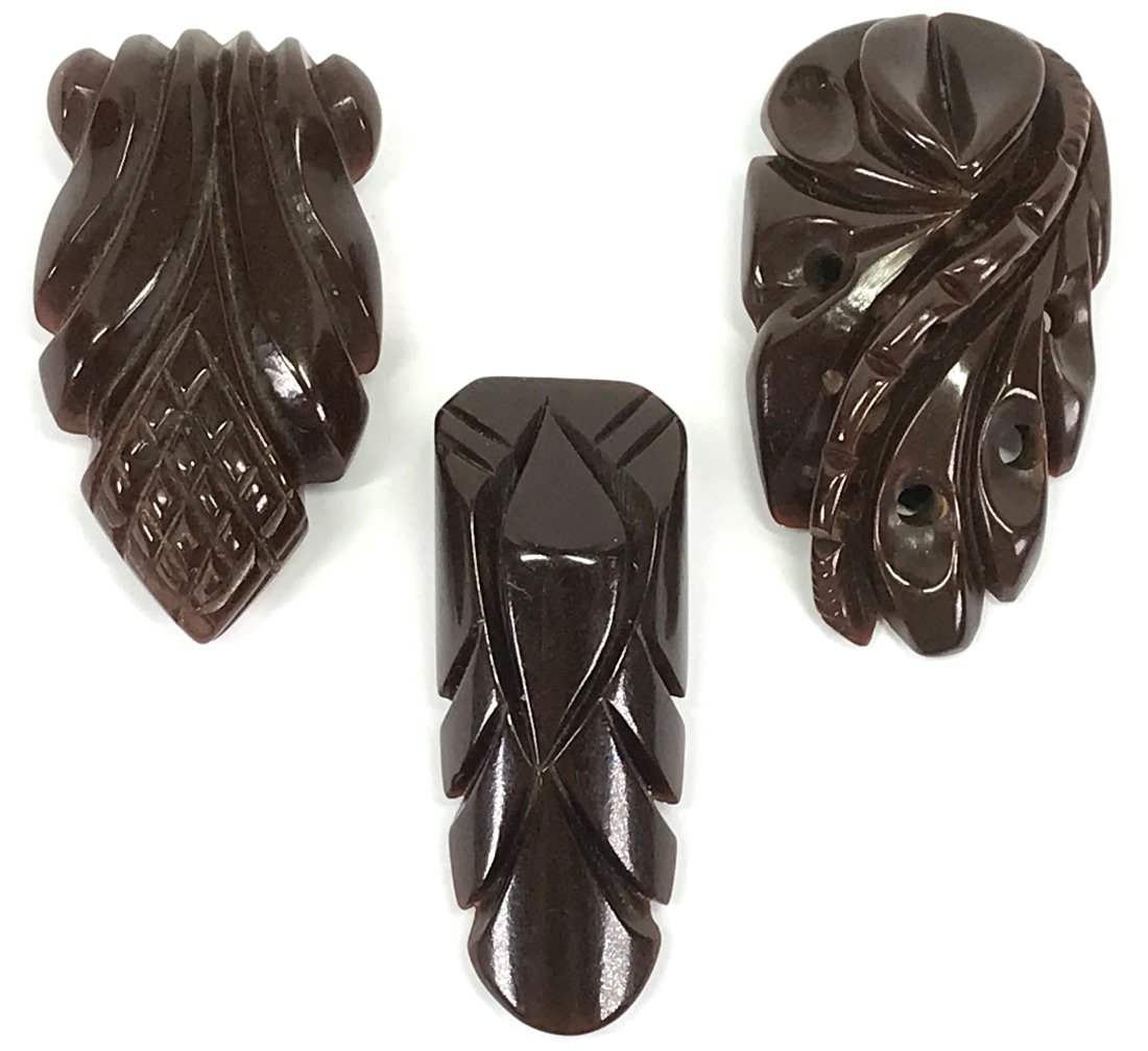 Antique art deco brown bakelite brooches. (1 of 9)