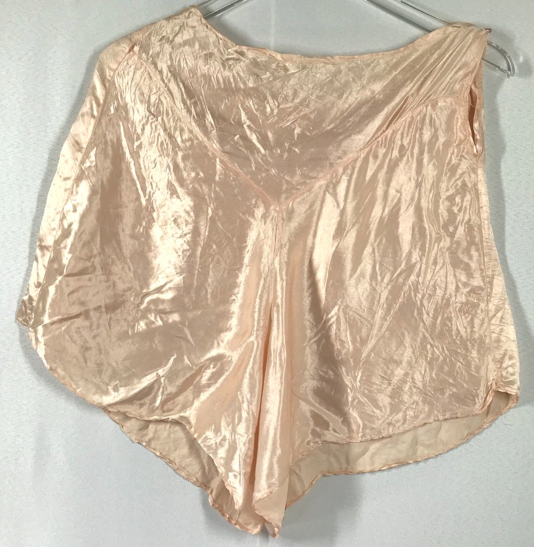 Vintage Mid Century Silky Lingerie Tap Short Pants: Vintage Mid Century Silky Lingerie Tap Short Pants. No label. No size label. For measures please refer to the picture taken with a measuring tape. This is a NO RESERVE AUCTION: there are no hidden or 