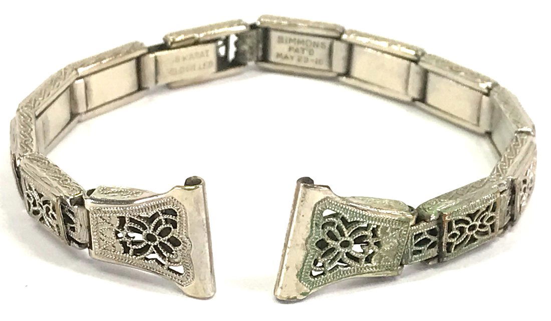 Antique Simmons 18K White Gold Filled Art Deco Ladies Filigree Expansion Watch Band: Antique Simmons 18K White Gold Filled Art Deco Ladies Filigree Expansion Watch Band. Marked Simmons 18 Karat Gold Filled Pat May 23 -16. Expands up to 6 1/4 inches. For measures please refer to the pi