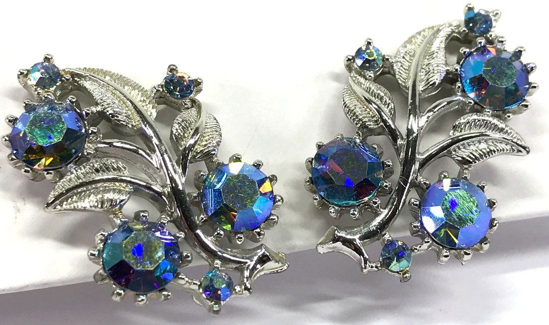 Vintage Coro AB blue crystals flower & leaves silvertone earrings. (1 of 6)