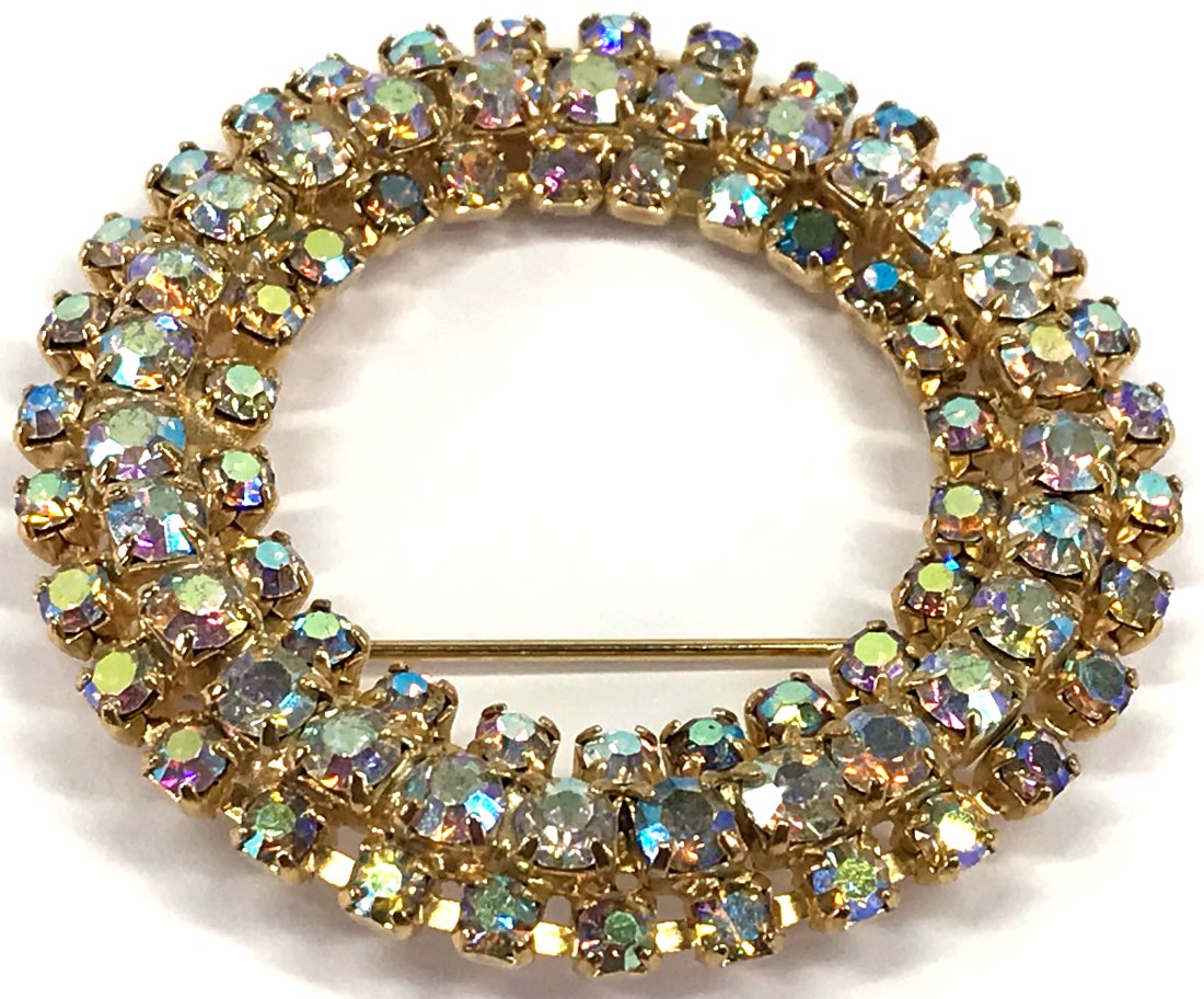 Vintage AB crystals goldtone metal rounded pin brooch.: Vintage AB crystals goldtone metal rounded pin brooch. Unmarked For measures please refer to the picture taken with a measuring tape. Weight: 14 Grams. This is a NO RESERVE AUCTION: there are no hidde
