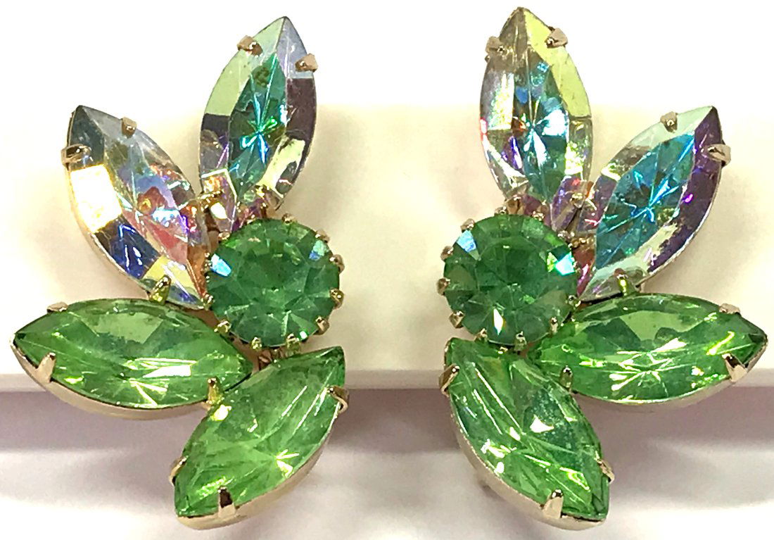 Vintage Juliana style green & AB crystals goldtone earrings. (1 of 5)