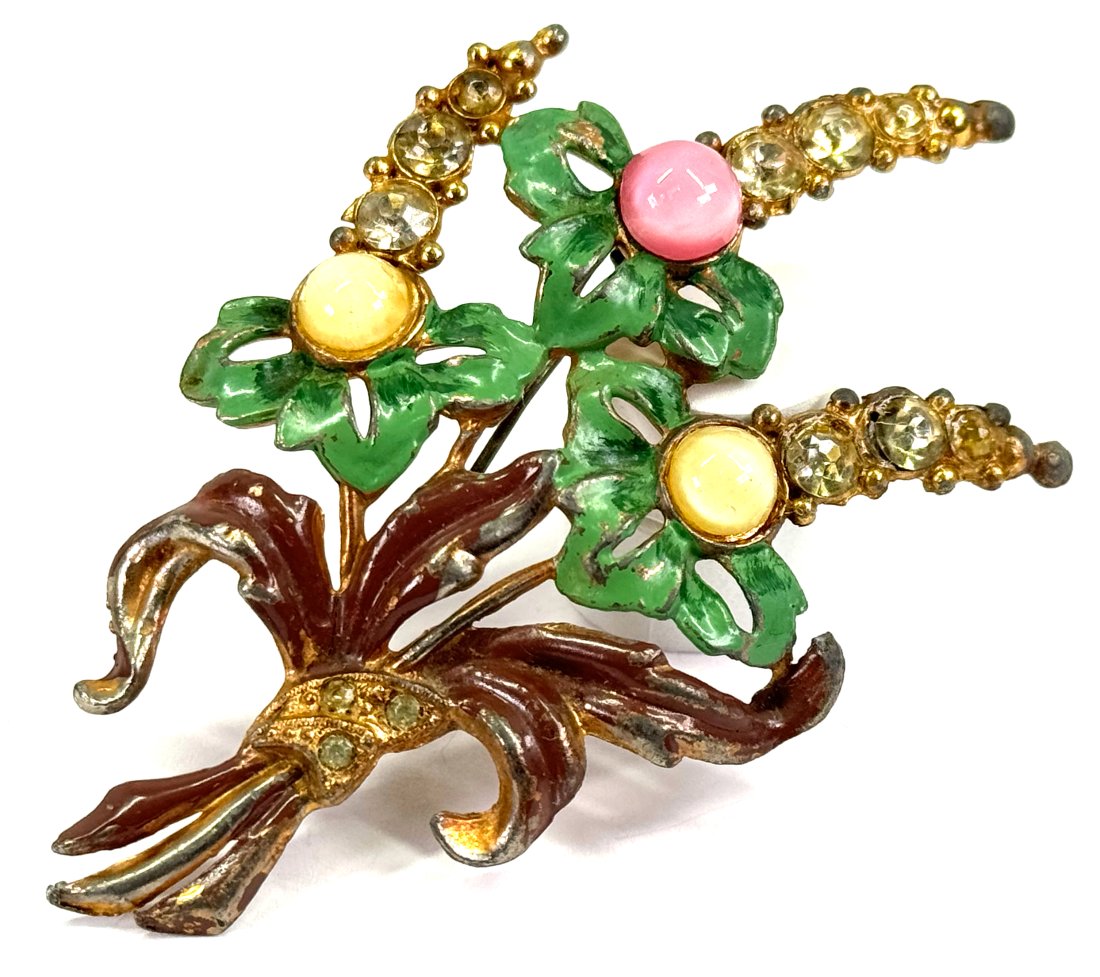 Vintage 40’s Fred Gray lucite cabs enamel pot metal flowers bouquet pin brooch: Vintage 40’s Fred Gray lucite cabs enamel pot metal flowers bouquet pin brooch, Marked with an S inside a star and Made USA. For measures please refer to the pictures that were taken with a measurin
